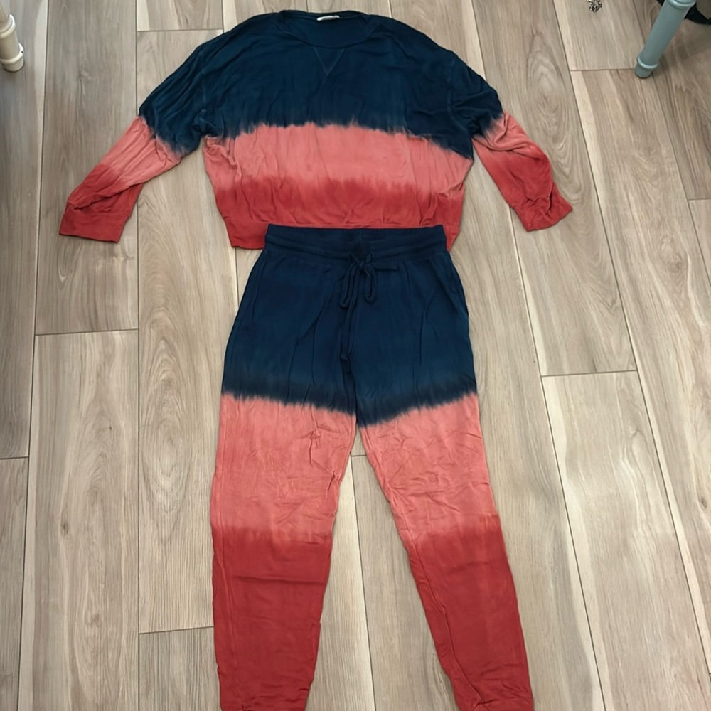 LNA set size small. Barely worn very soft